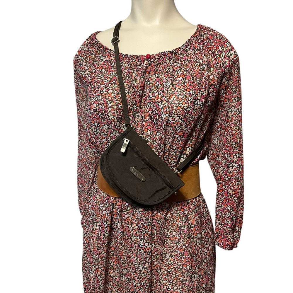 BAGGALLINI sz Small Crossbody / Hip Bag Exterior Zippers Magnetic Clasp Brown